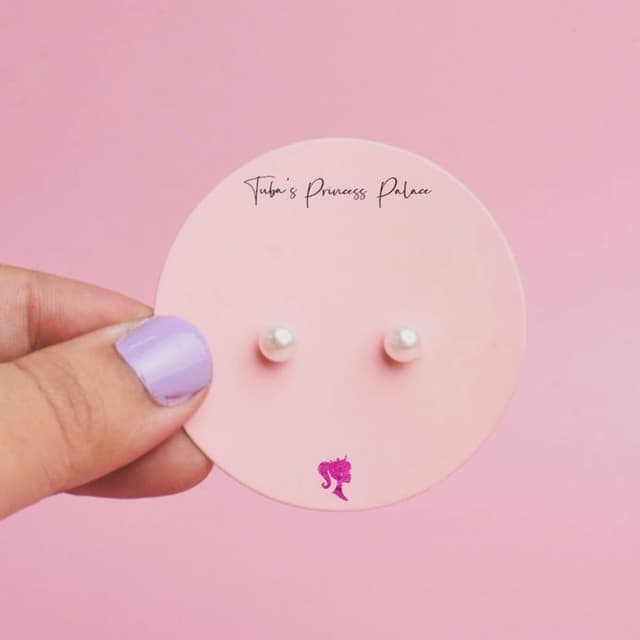 pearl stud earings