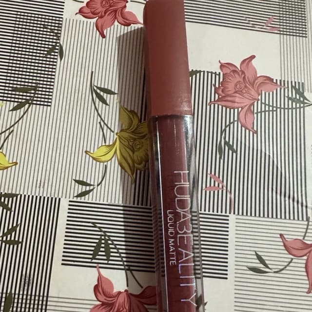 Huda beauti lipgloss